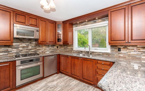 5839 Fieldon Road, Mississauga, ON - Indoor Photo Showing Kitchen With Double Sink