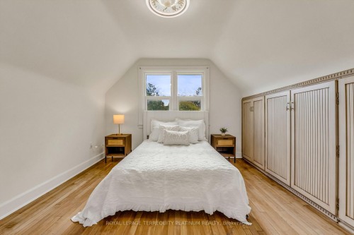 10 Locarno Avenue, Hamilton, ON - Indoor Photo Showing Bedroom