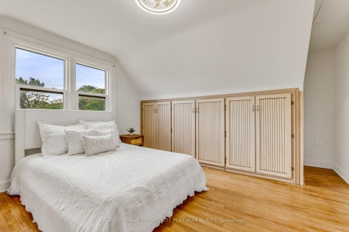 10 Locarno Avenue, Hamilton, ON - Indoor Photo Showing Bedroom