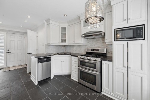 1825 Hyde Mill Crescent, Mississauga, ON - Indoor Photo Showing Kitchen With Stainless Steel Kitchen