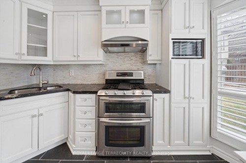 1825 Hyde Mill Crescent, Mississauga, ON - Indoor Photo Showing Kitchen With Double Sink