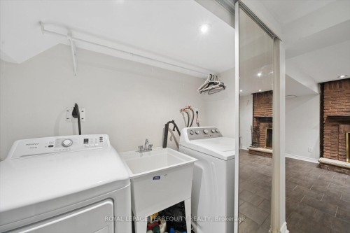 1825 Hyde Mill Crescent, Mississauga, ON - Indoor Photo Showing Laundry Room