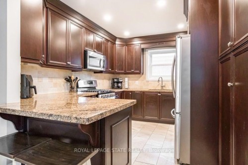 143 Huxley Avenue S, Hamilton, ON - Indoor Photo Showing Kitchen