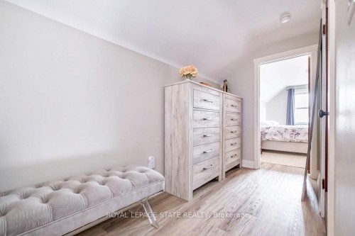 143 Huxley Avenue S, Hamilton, ON - Indoor Photo Showing Bedroom