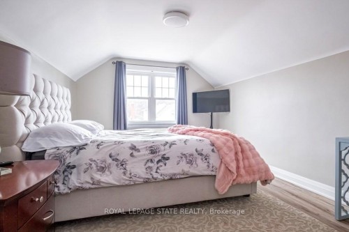 143 Huxley Avenue S, Hamilton, ON - Indoor Photo Showing Bedroom