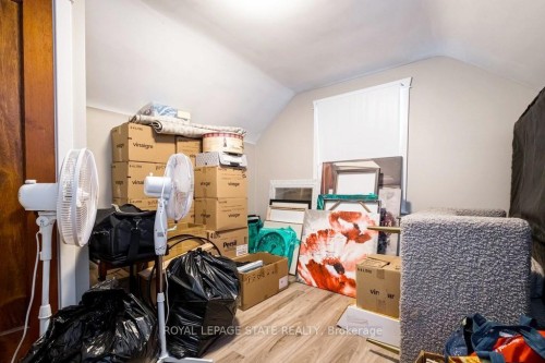 143 Huxley Avenue S, Hamilton, ON - Indoor Photo Showing Other Room