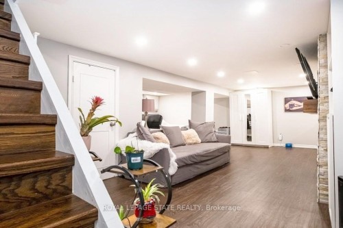 143 Huxley Avenue S, Hamilton, ON - Indoor