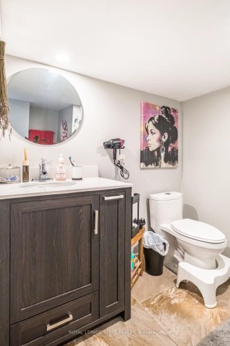 143 Huxley Avenue S, Hamilton, ON - Indoor Photo Showing Bathroom