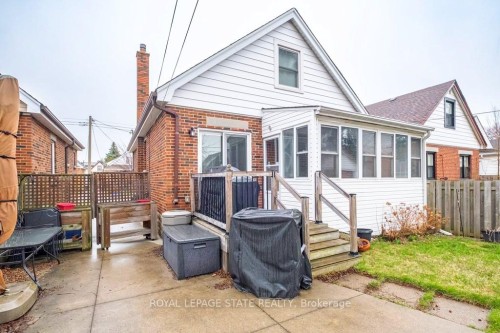 143 Huxley Avenue S, Hamilton, ON - Outdoor With Deck Patio Veranda