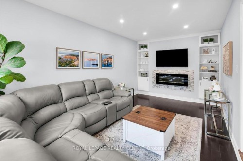 3135 Orleans Road, Mississauga, ON - Indoor Photo Showing Living Room With Fireplace