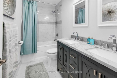 3135 Orleans Road, Mississauga, ON - Indoor Photo Showing Bathroom