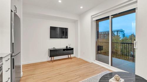 311-660 Cawston Avenue, Kelowna, BC - Indoor