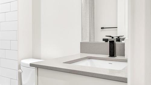 311-660 Cawston Avenue, Kelowna, BC - Indoor Photo Showing Bathroom