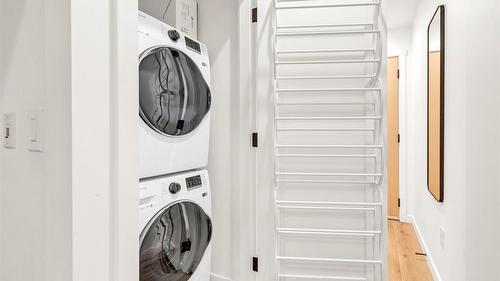 311-660 Cawston Avenue, Kelowna, BC - Indoor Photo Showing Laundry Room