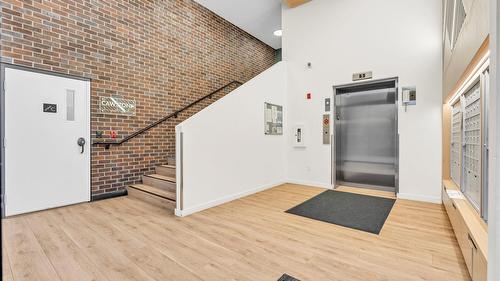 311-660 Cawston Avenue, Kelowna, BC - Indoor Photo Showing Other Room