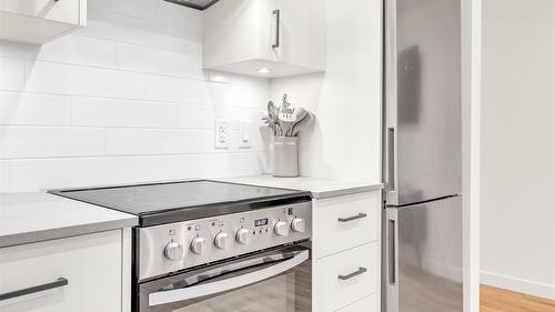 311-660 Cawston Avenue, Kelowna, BC - Indoor Photo Showing Kitchen