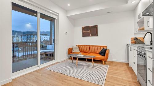 311-660 Cawston Avenue, Kelowna, BC - Indoor