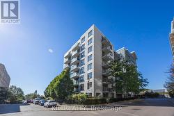 901 - 812 LANSDOWNE AVENUE Toronto, ON M6H 4K5