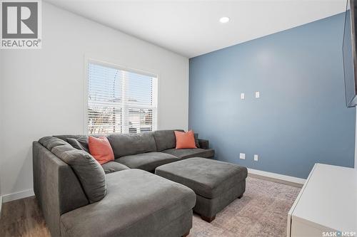 312 Underhill Bend, Saskatoon, SK - Indoor Photo Showing Living Room