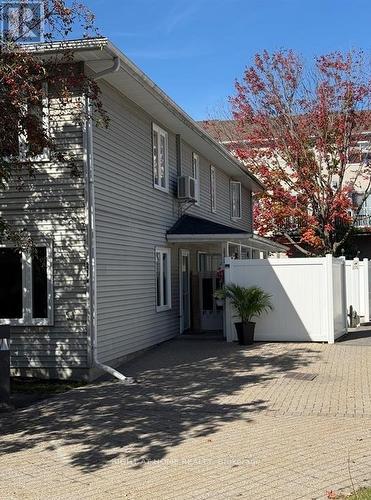 E - 1033 CUMMINGS AVENUE  Ottawa, ON K1J 9K6