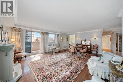 1272 Ontario Street Unit# 404, Burlington, ON - Indoor Photo Showing Living Room