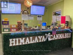 871 DUNDAS STREET Toronto, ON M6J 1V6