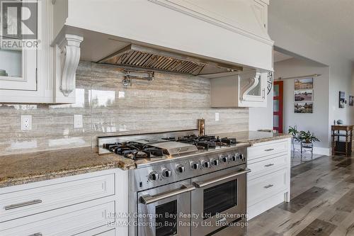 165 Wilson Road, Midland, ON - Indoor Photo Showing Kitchen With Upgraded Kitchen