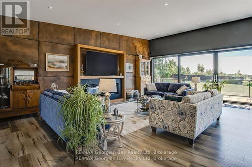 165 Wilson Road, Midland, ON - Indoor Photo Showing Living Room