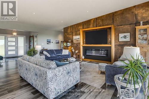 165 Wilson Road, Midland, ON - Indoor Photo Showing Living Room With Fireplace