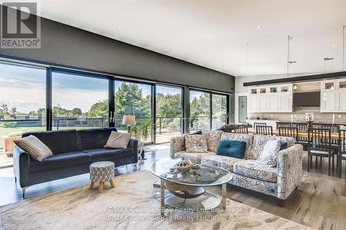 165 Wilson Road, Midland, ON - Indoor Photo Showing Living Room