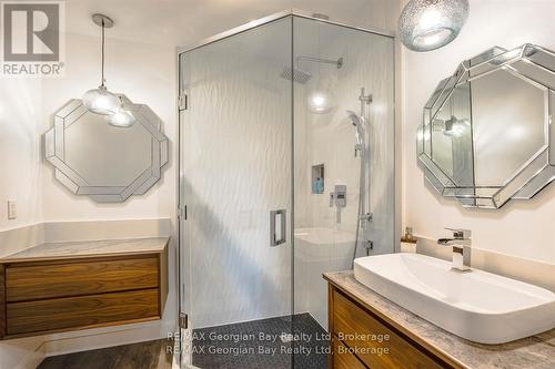 165 Wilson Road, Midland, ON - Indoor Photo Showing Bathroom