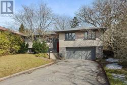 1439 LARCHVIEW TRAIL  Mississauga, ON L5E 3C2