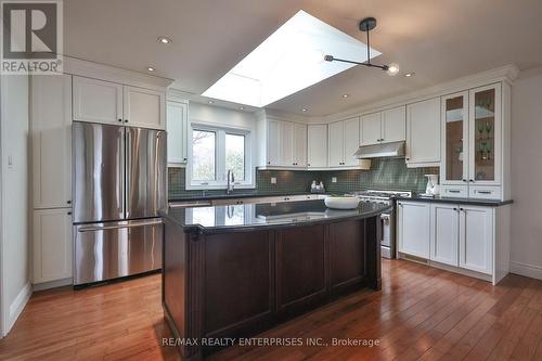 1439 Larchview Trail, Mississauga, ON - Indoor Photo Showing Kitchen