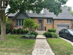 60 THOMPSON AVENUE Toronto, ON M8Z 3T4