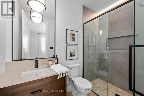 856 White Pine Street, London North (North S), ON - Indoor Photo Showing Bathroom