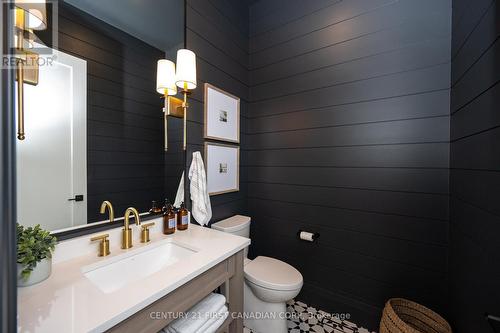 862 White Pine Street, London North (North S), ON - Indoor Photo Showing Bathroom