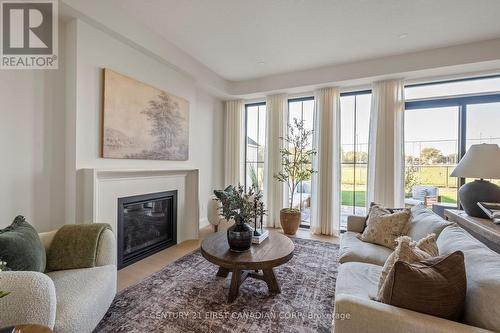 855 White Pine Street, London North (North S), ON - Indoor Photo Showing Living Room With Fireplace