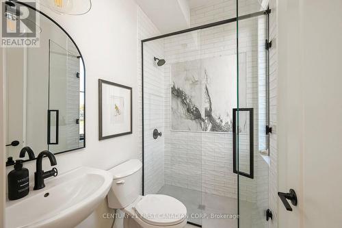 855 White Pine Street, London North (North S), ON - Indoor Photo Showing Bathroom