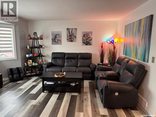 132 Barber Crescent, Saskatoon, SK - Indoor Photo Showing Living Room