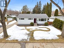 16 Pinder CRESCENT  Saskatoon, SK S7J 2K8