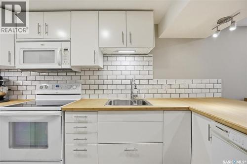 16 Pinder Crescent, Saskatoon, SK - Indoor Photo Showing Kitchen With Double Sink