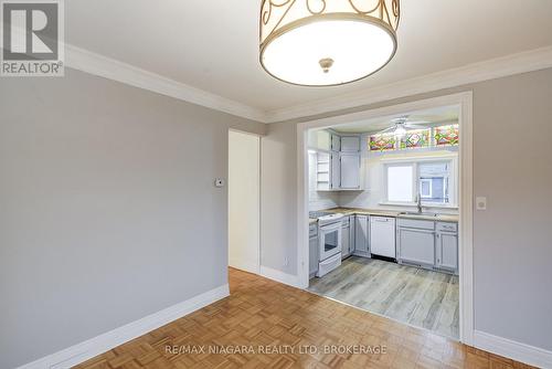 71 Joseph Street, Fort Erie (Lakeshore), ON - Indoor Photo Showing Kitchen