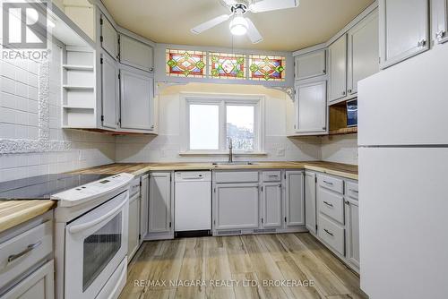 71 Joseph Street, Fort Erie (Lakeshore), ON - Indoor Photo Showing Kitchen