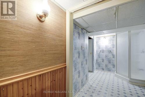71 Joseph Street, Fort Erie (Lakeshore), ON - Indoor Photo Showing Bathroom
