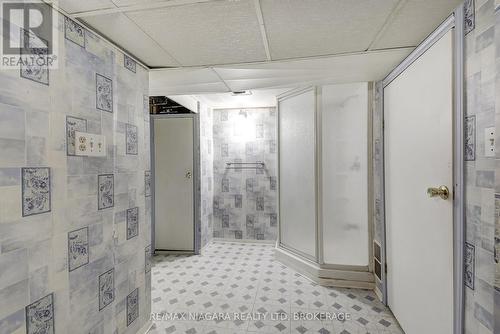 71 Joseph Street, Fort Erie (Lakeshore), ON - Indoor Photo Showing Bathroom