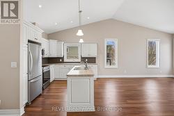 Lots of extra windows in this end unit! - 