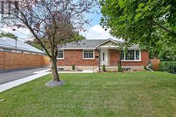 MAIN FLOOR - 813 AYLMER STREET N Peterborough (Northcrest Ward 5), ON K9H 3Y3