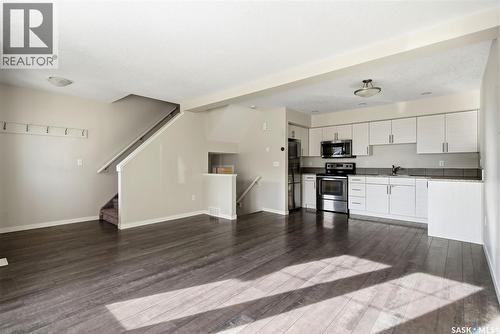 2 5752 Gordon Road, Regina, SK - Indoor Photo Showing Kitchen