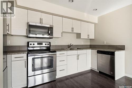 2 5752 Gordon Road, Regina, SK - Indoor Photo Showing Kitchen With Double Sink