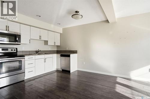 2 5752 Gordon Road, Regina, SK - Indoor Photo Showing Kitchen